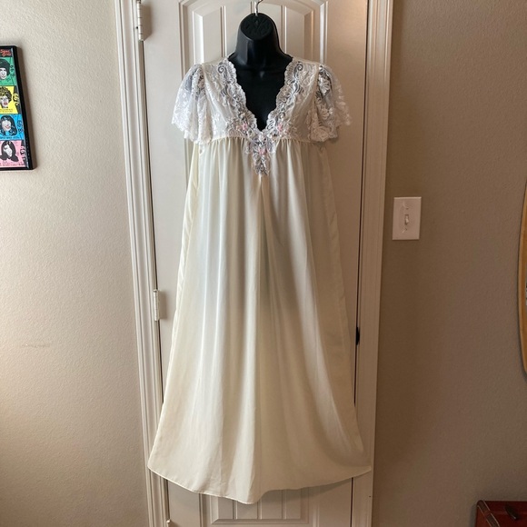 Vintage Eve Stillman Pale Yellow Lace and Nylon Nightgown - Picture 1 of 12